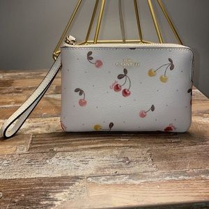 ✨COACH WRISTLET🍒